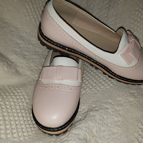 Pink and white shoes - Picture 2 of 5